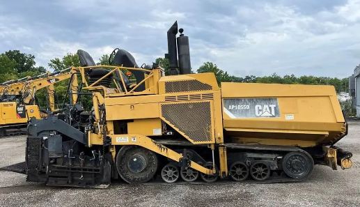 Remanufacturing used Caterpillar AP-1055D paver