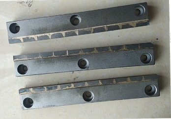 Milling machine rear door scraper right (1) part n