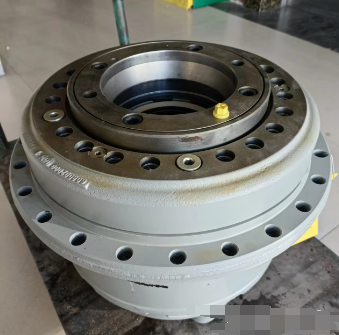 Paving machine scraper feeder reducer assembly D75