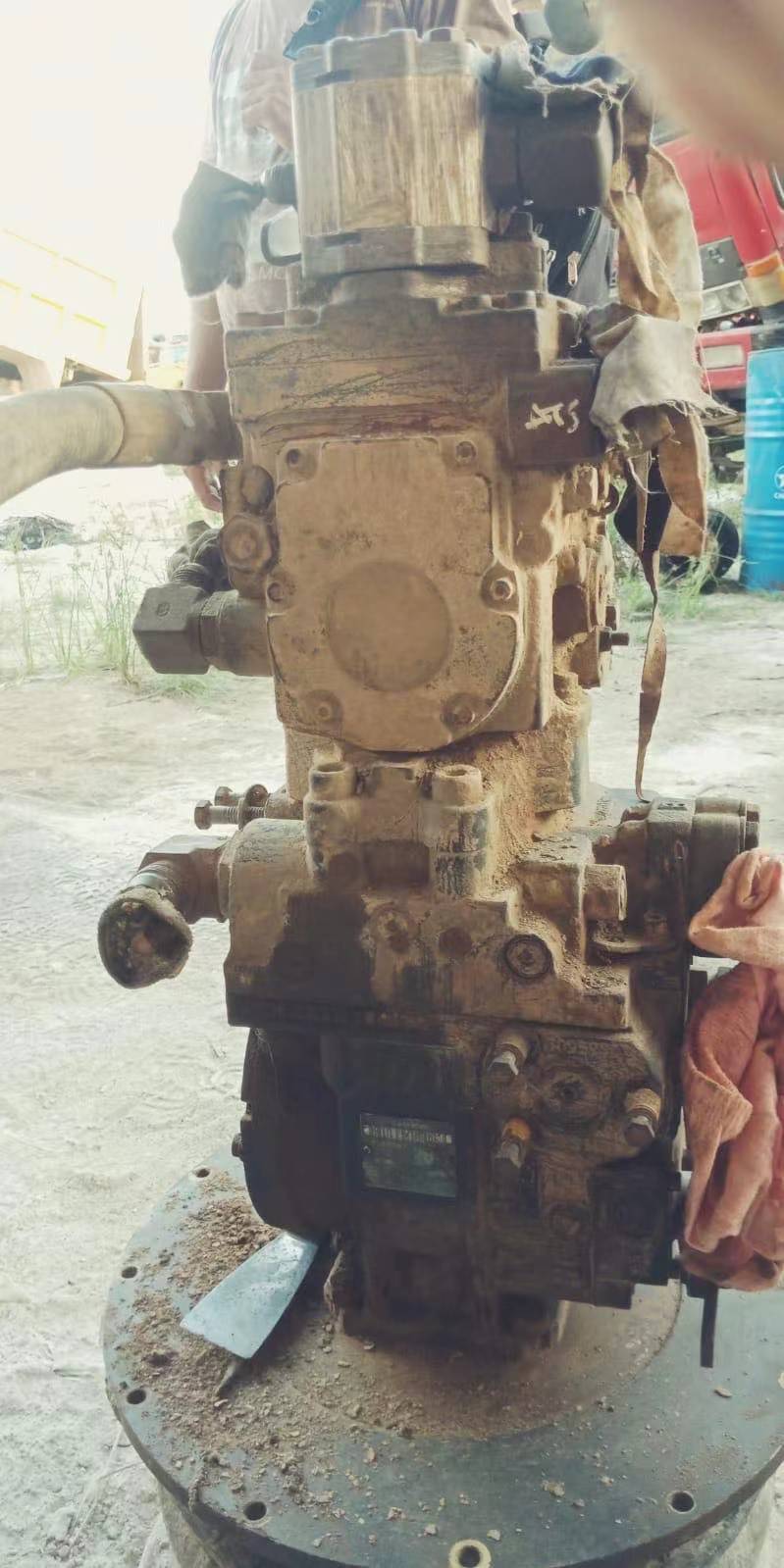Volvo hydraulic pump 56956903