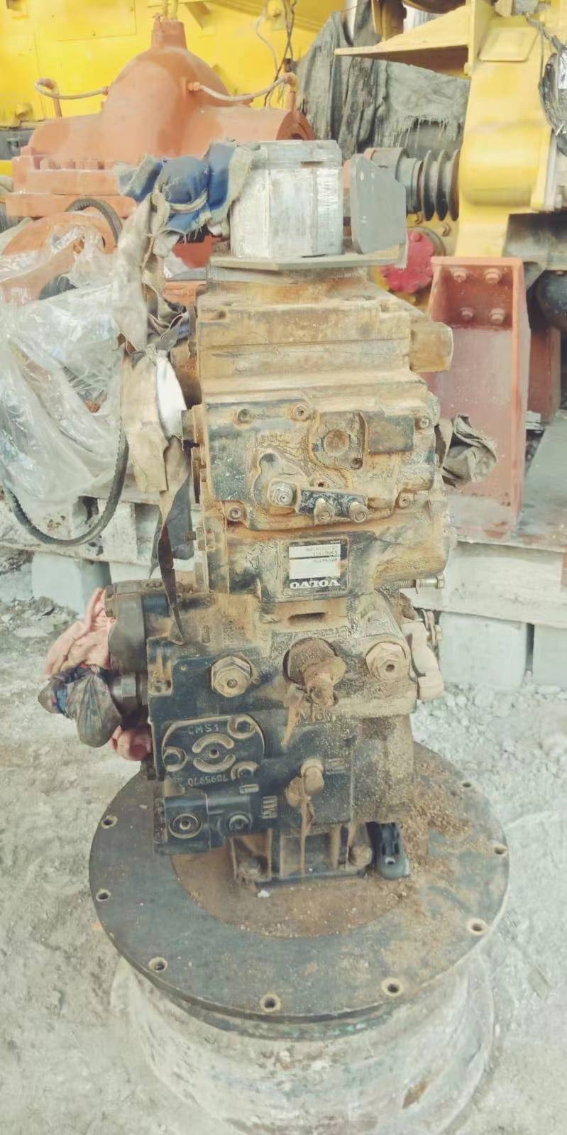 Volvo hydraulic pump 43956903