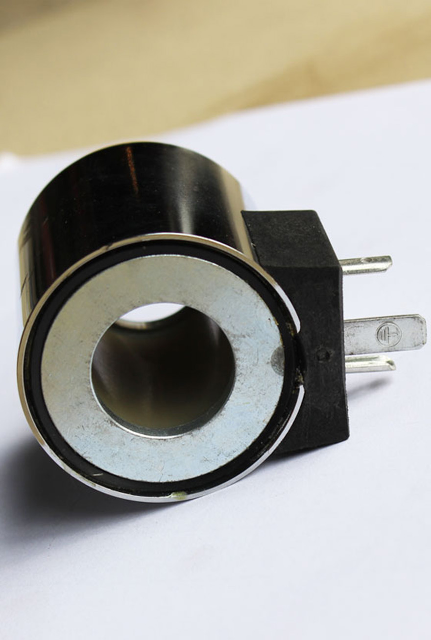Spreader solenoid valve coil (with steps) 16211600