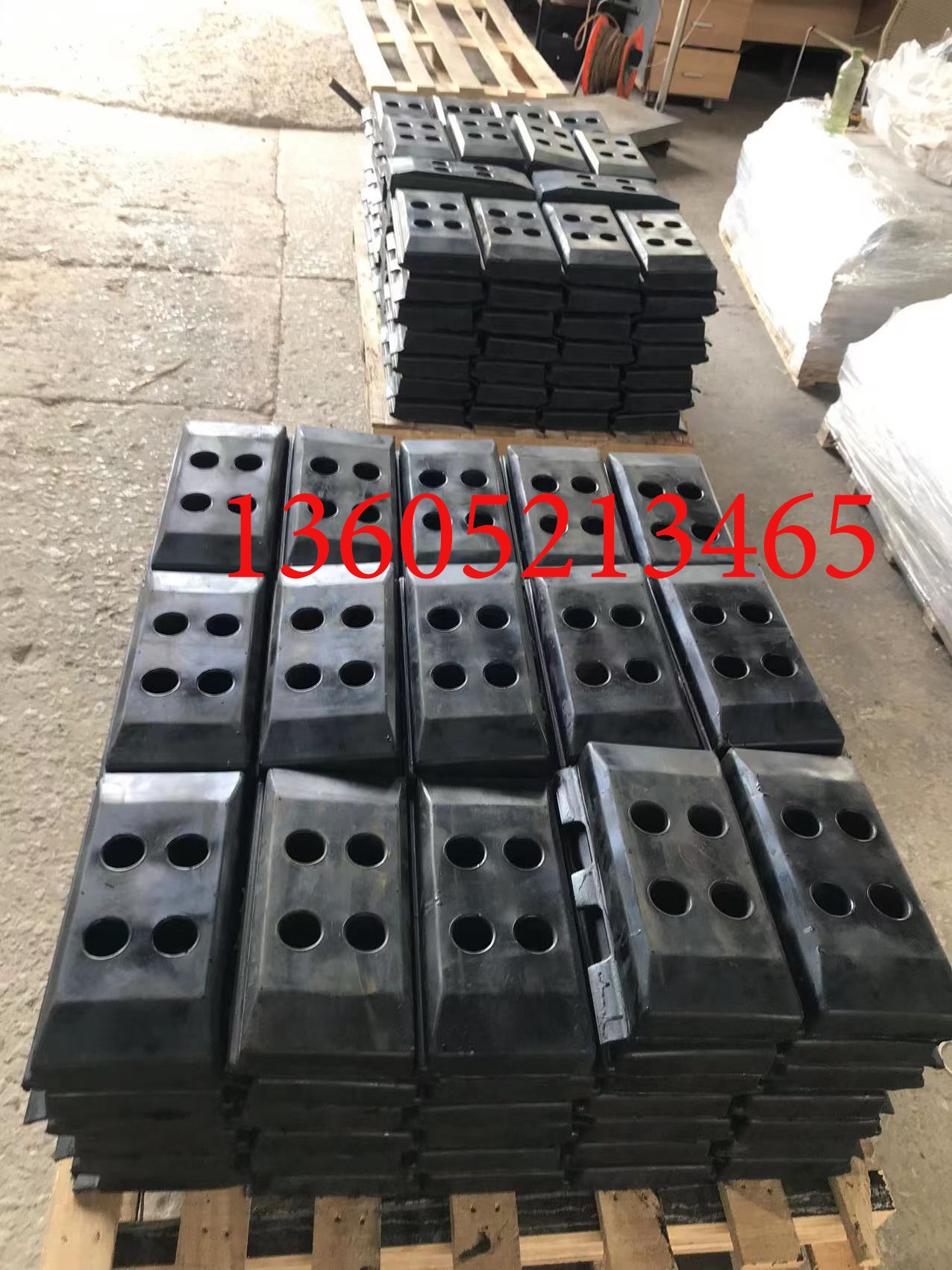 High tensile rubber track pad bolt for Vogele asph