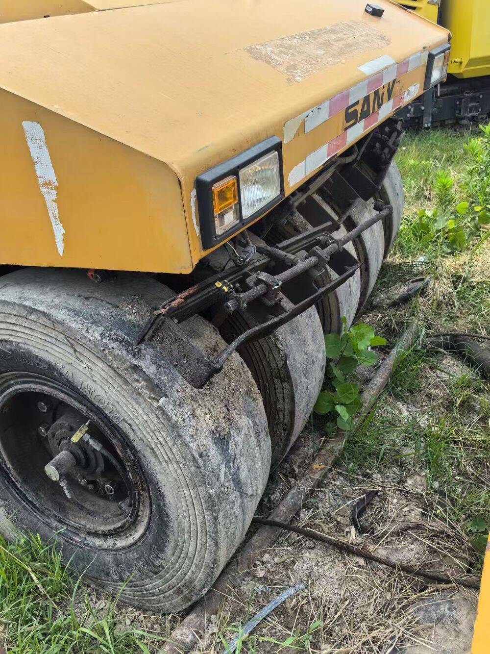 Second hand Sany 30 ton fully hydraulic rubber tir