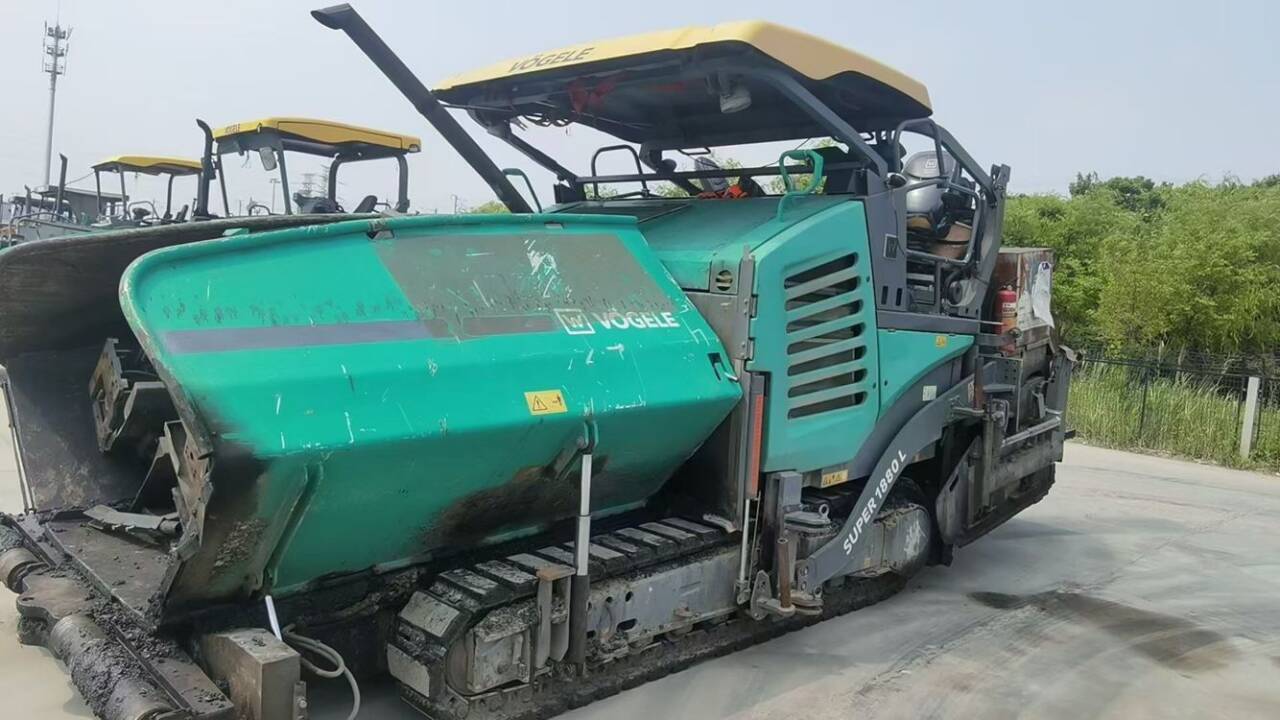 Second hand Fogler 1880L telescopic plate paver
