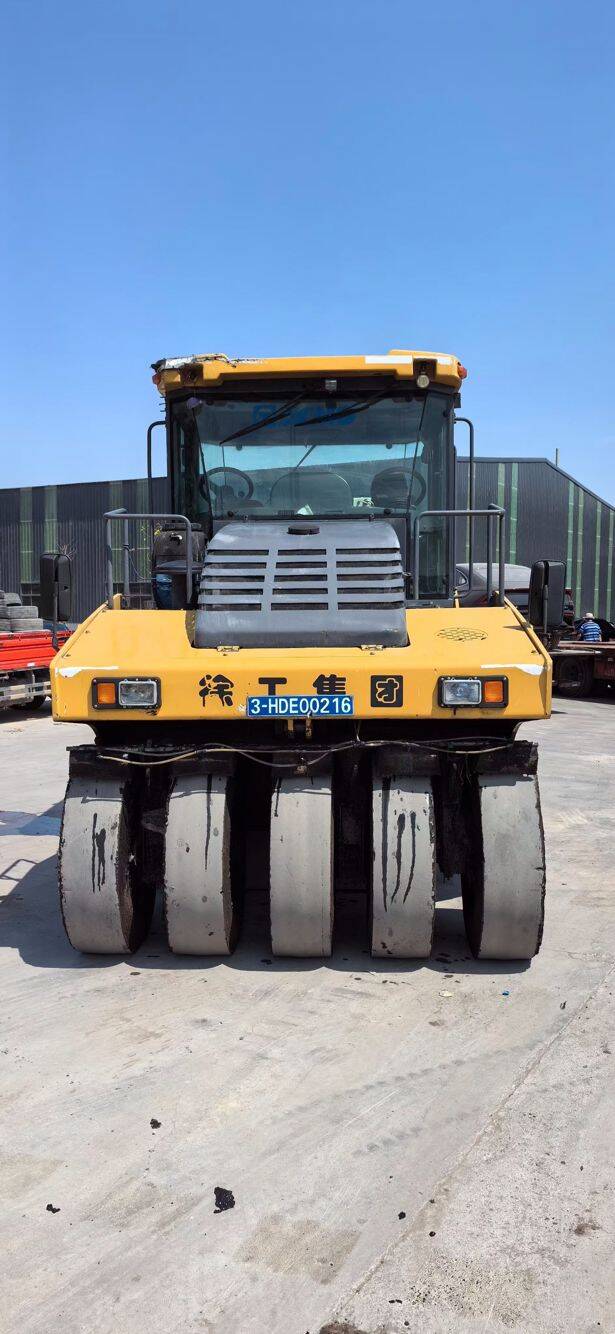 Used equipment: XCMG 263K rubber tire roller