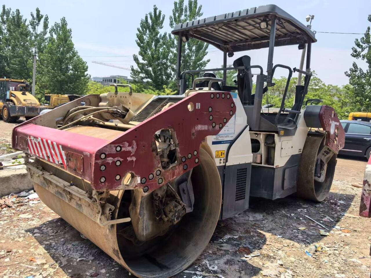 One second-hand Dynapac 6200 double steel wheeled 