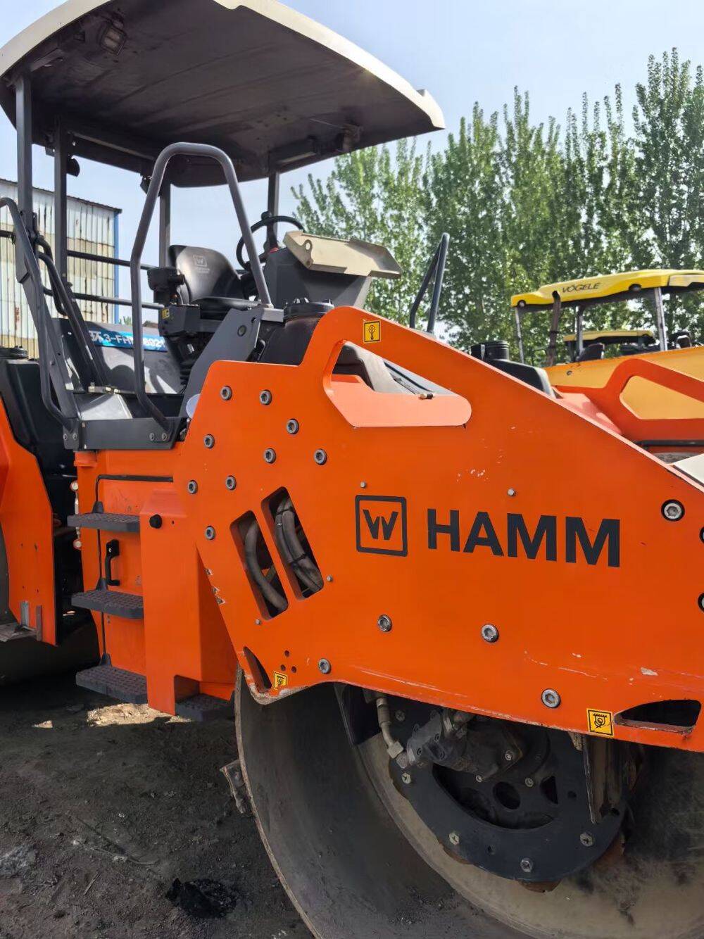 Second hand Hummer 138 double steel wheel roller