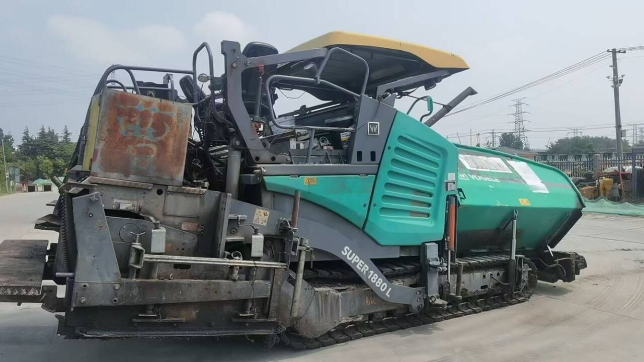 Second hand Fogler 1880L telescopic board paver, 2