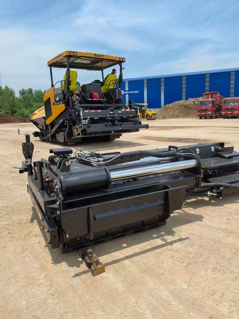 Second hand Sany 130C-10 assembly board paver