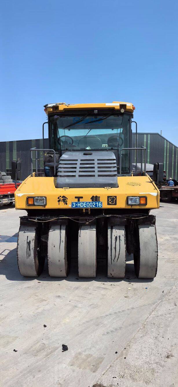 Used XCMG 263K rubber tire roller