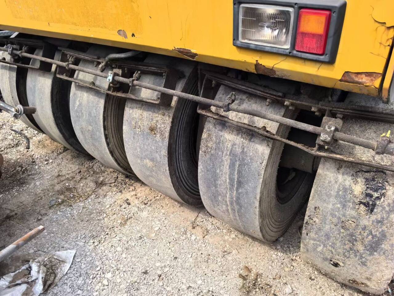 One second-hand Sany 30 ton fully hydraulic rubber