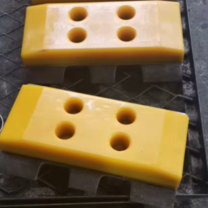 Polyurethane milling machine integral track plate 