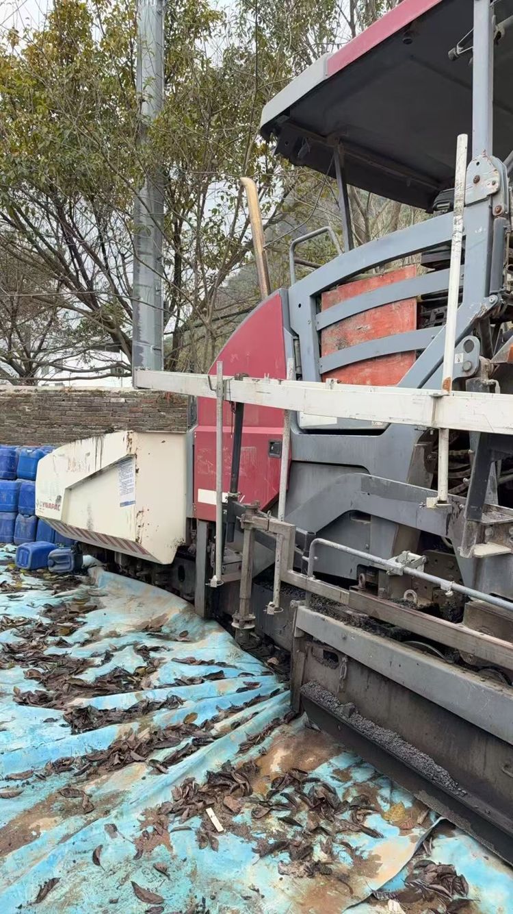One second-hand Dinapek 2530 expansion plate paver
