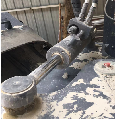 Milling machine feeding belt swing cylinder 251014