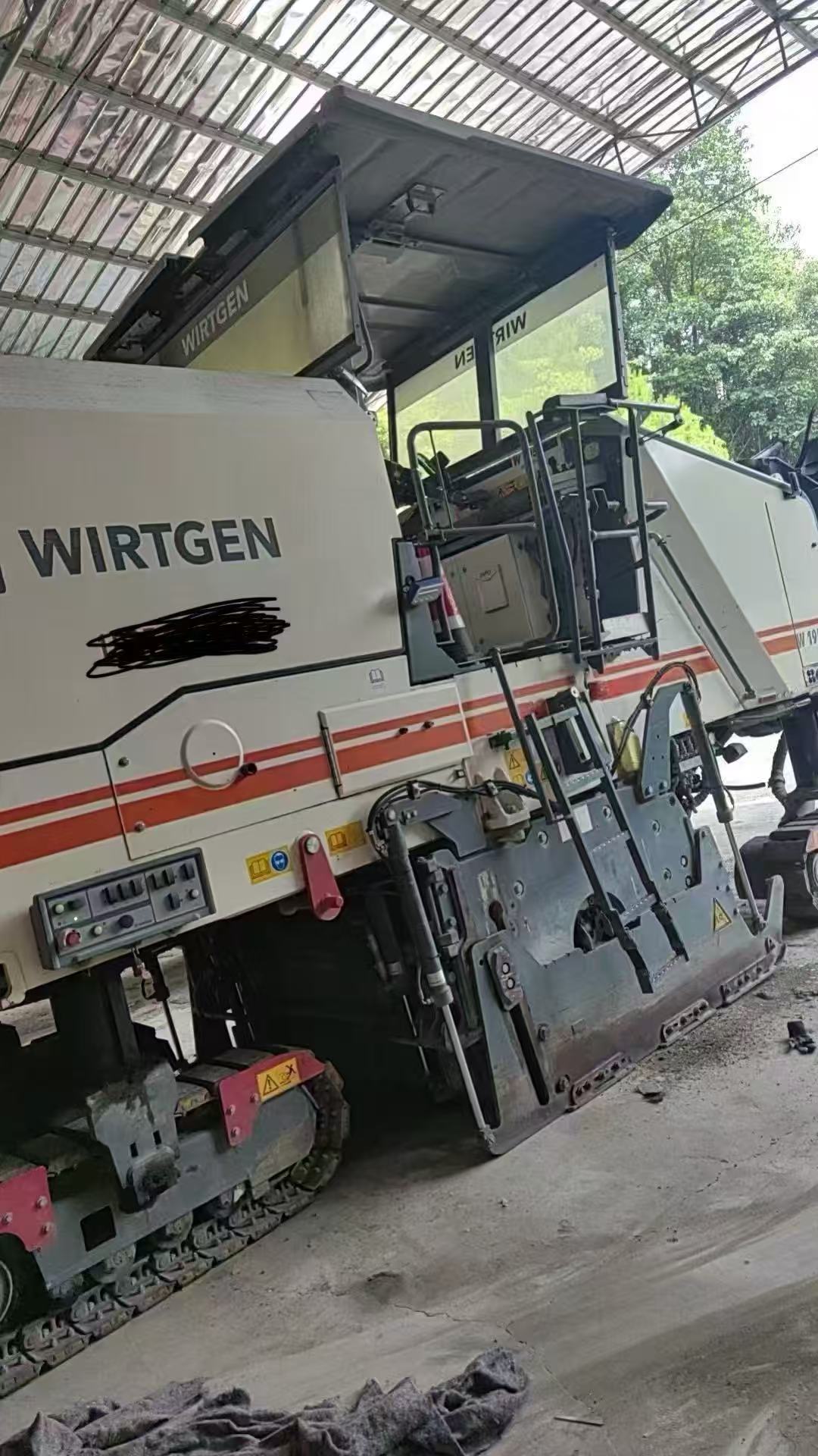 Second-hand Wirtgen W195 milling machine equipment