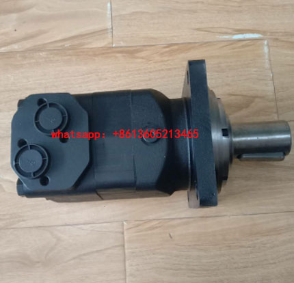 Primary conveying motor for sliding formwork paver